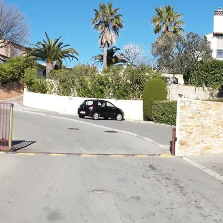 ヴィラ Maison Familiale A Pour 10 Personnes Fréjus